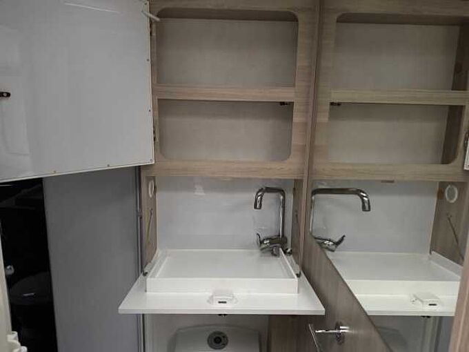  695 BETT DUSCHE SPÜLE TISCH WC HERD