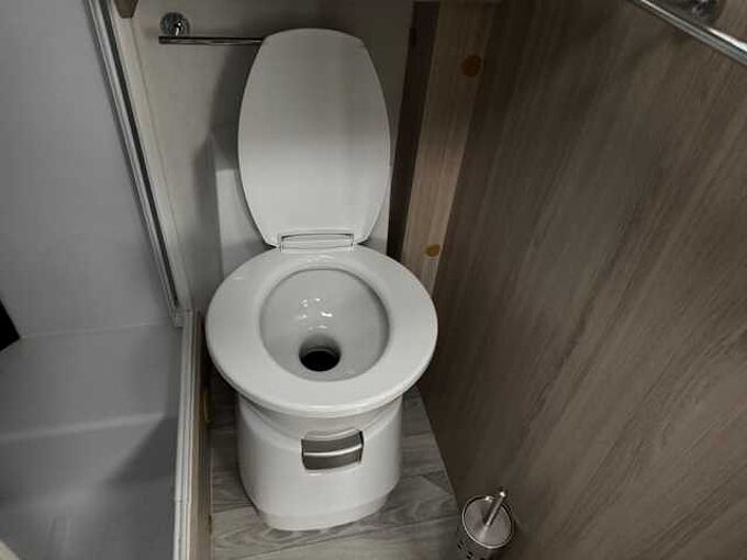  695 BETT DUSCHE SPÜLE TISCH WC HERD