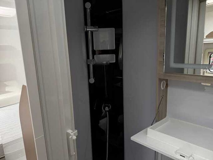  695 BETT DUSCHE SPÜLE TISCH WC HERD