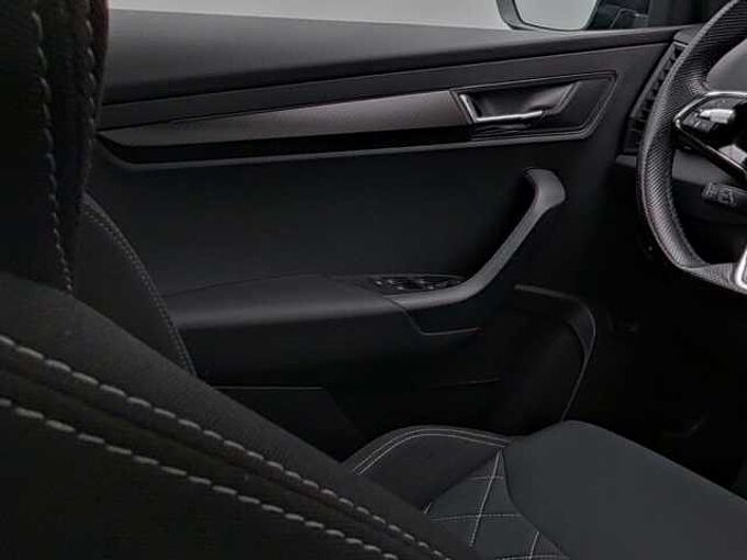 SKODA KAROQ Sportline 4x4 ACC MATRIX PANO NAVI SHZ KAM
