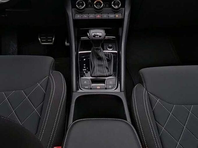 SKODA KAROQ Sportline 4x4 ACC MATRIX PANO NAVI SHZ KAM