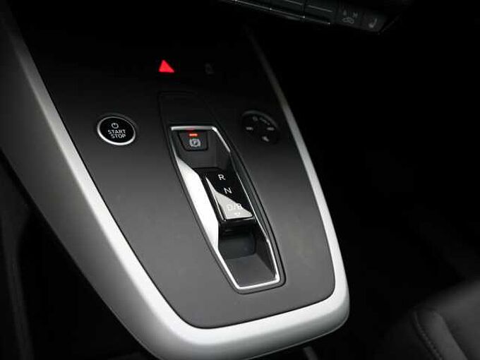 Audi Q4 e-tron NAVI SHZ PANO LED PDC