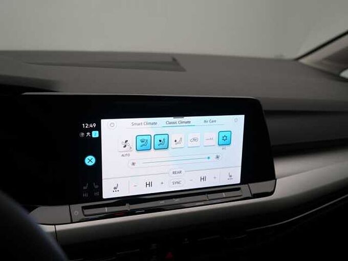 Volkswagen Golf VIII Life DSG ACC NAVI KAM SHZ