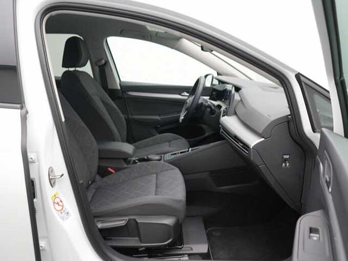 Volkswagen Golf VIII Life DSG ACC NAVI KAM SHZ