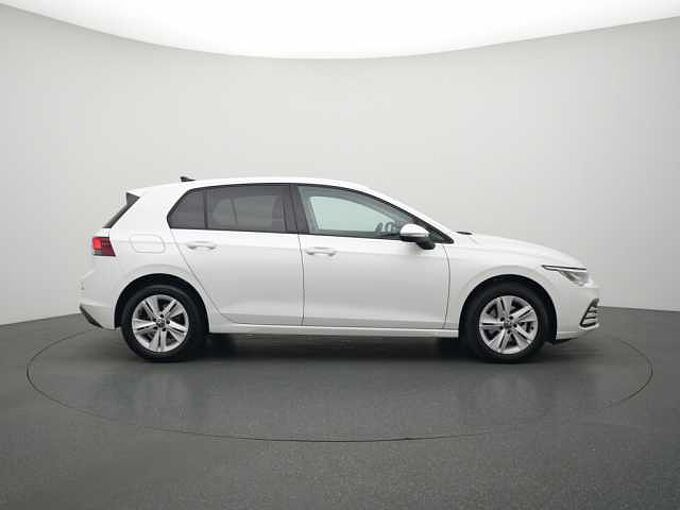 Volkswagen Golf VIII Life DSG ACC NAVI KAM SHZ