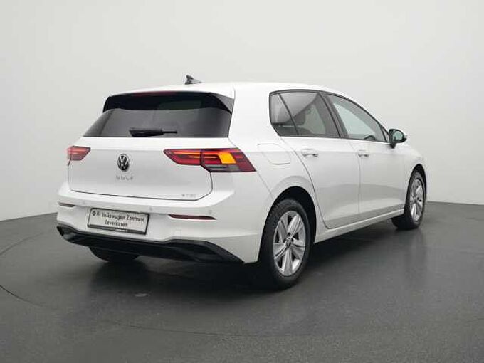 Volkswagen Golf VIII Life DSG ACC NAVI KAM SHZ