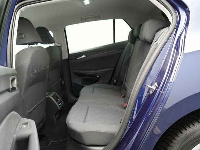 Volkswagen Golf VIII Life DSG LENKRAHZ APP CONNECT VIRT LED