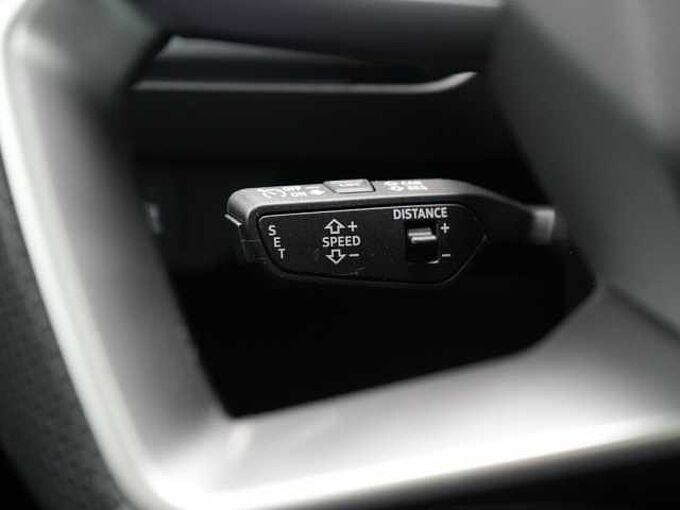 Audi Q4 e-tron S line PANO MATRIX NAVI VIRT ACC LEDER