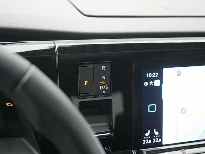 Volkswagen T7 Multivan AHK MATRIX PANO SHZ VIRT KAM ACC APP