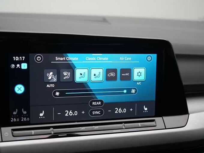 Volkswagen Golf VIII Life DSG CARPLAY LED SHZ PDC KLIMA