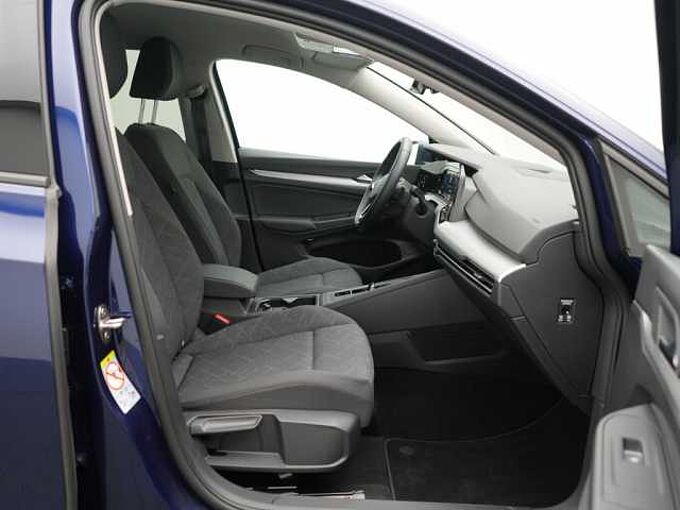 Volkswagen Golf VIII Life DSG CARPLAY LED SHZ PDC KLIMA