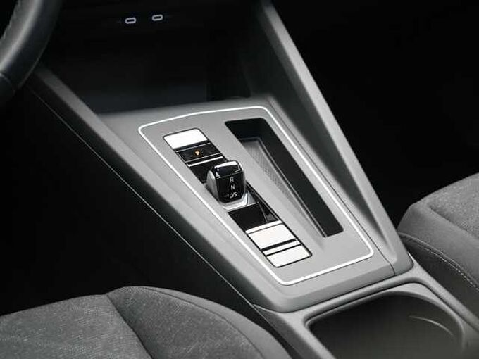 Volkswagen Golf VIII Life DSG NAVI VIRT ACC LENKRADHZ KAM