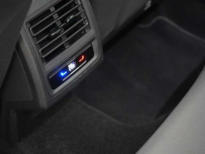 Volkswagen Golf VIII Life DSG NAVI VIRT ACC LENKRADHZ KAM