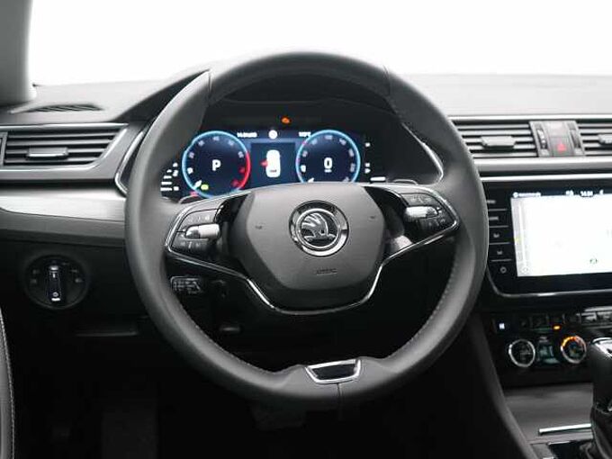 SKODA SUPERB Combi DSG ACC 360° AHK NAVI VIRT SHZ