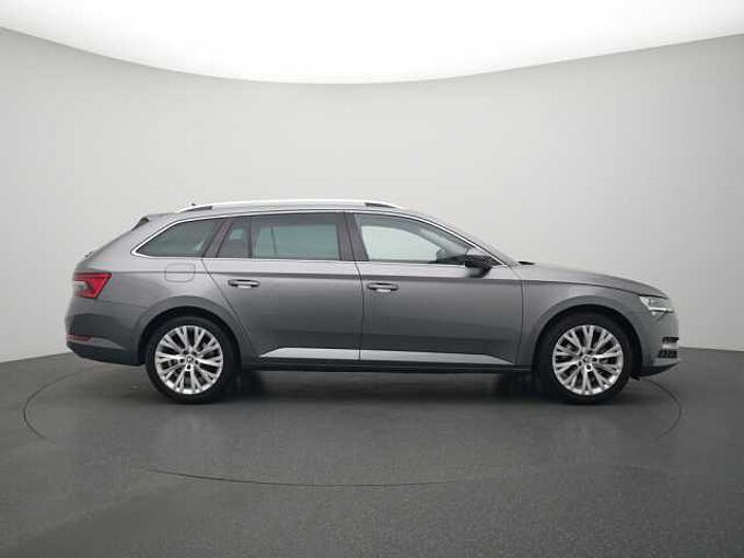 SKODA SUPERB Combi DSG ACC 360° AHK NAVI VIRT SHZ