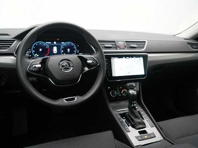 SKODA SUPERB Combi DSG ACC 360° AHK NAVI VIRT SHZ