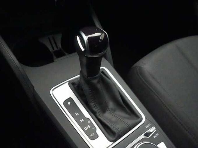 Audi Q2 advanced S TRON AHK KAM ACC LED APP
