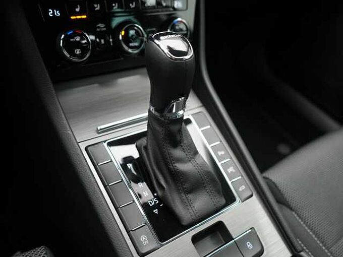 SKODA SUPERB Combi DSG STANDHZ AHK NAVI VIRT KAM 360°