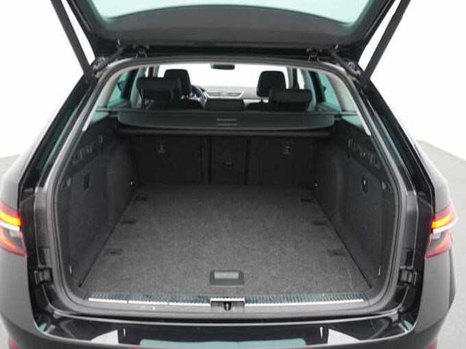 SKODA SUPERB Combi DSG STANDHZ AHK NAVI VIRT KAM 360°