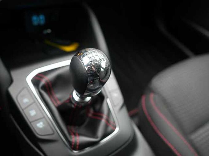 Ford Focus SHZ NAVI LED VIRT PDC KAM