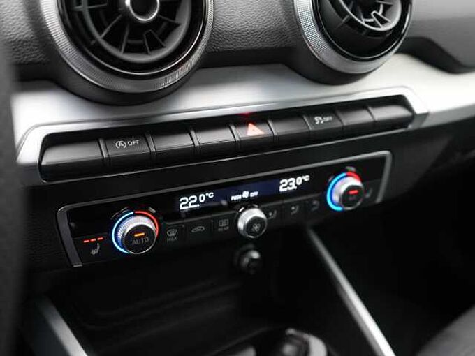 Audi Q2 S line AHK CARPLAY PDC SHZ LEDER