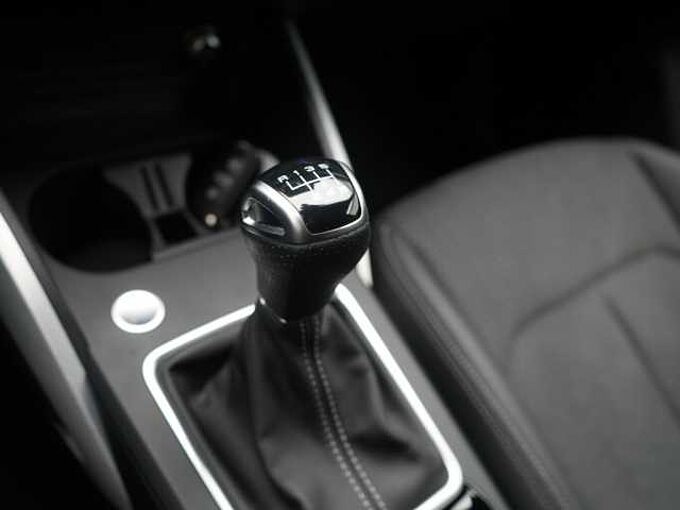 Audi Q2 S line AHK CARPLAY PDC SHZ LEDER