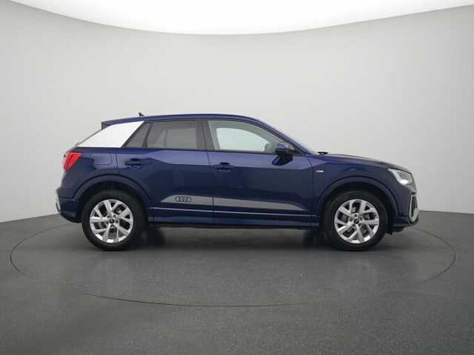 Audi Q2 S line AHK CARPLAY PDC SHZ LEDER