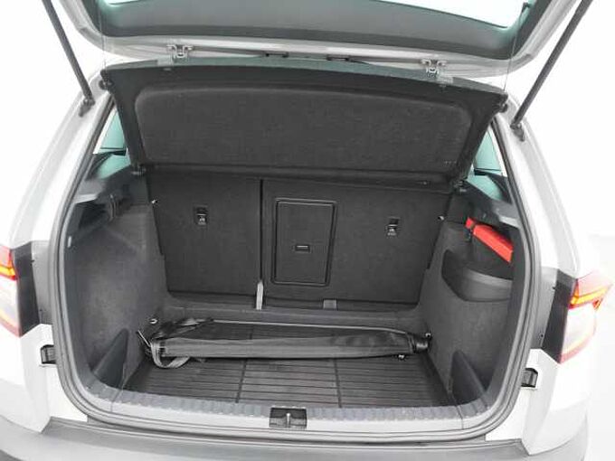 SKODA KAROQ Clever DSG NAVI SHZ LED KESSY APP SHZ