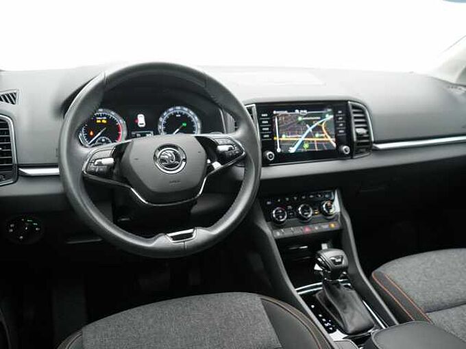 SKODA KAROQ Clever DSG NAVI SHZ LED KESSY APP SHZ