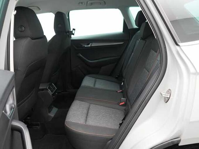 SKODA KAROQ Clever DSG NAVI AHK SHZ LED KESSY APP SHZ