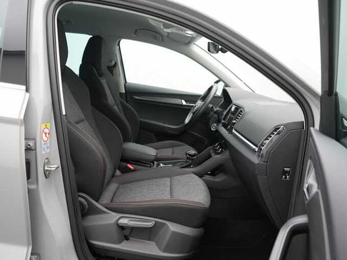 SKODA KAROQ Clever DSG NAVI AHK SHZ LED KESSY APP SHZ