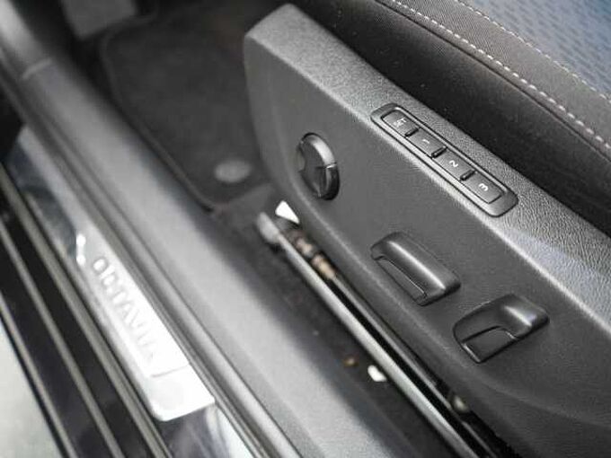 SKODA OCTAVIA TSI First Edition DSG MEMORY SHZ APP LED