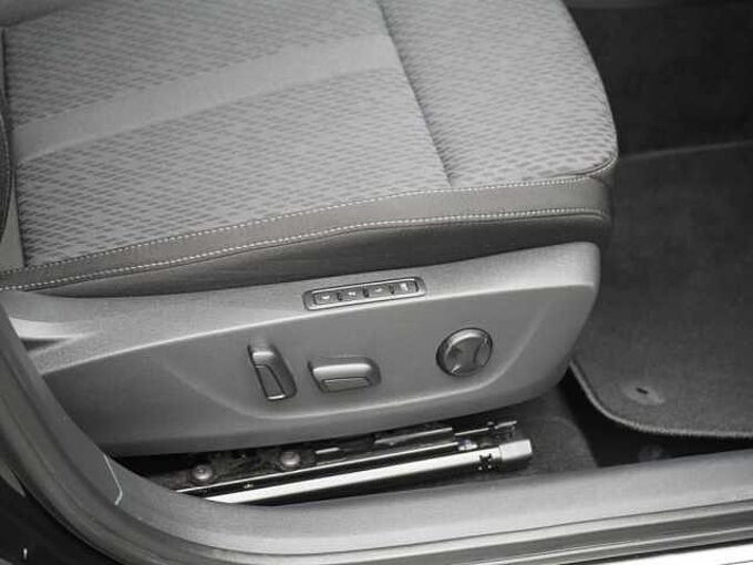 SKODA OCTAVIA TSI First Edition DSG MEMORY SHZ APP LED