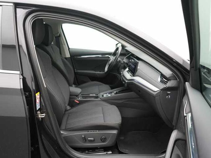 SKODA OCTAVIA TSI First Edition DSG MEMORY SHZ APP LED