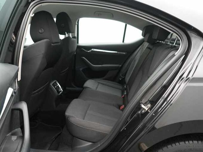 SKODA OCTAVIA TSI First Edition DSG MEMORY SHZ APP LED