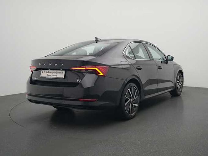 SKODA OCTAVIA TSI First Edition DSG MEMORY SHZ APP LED