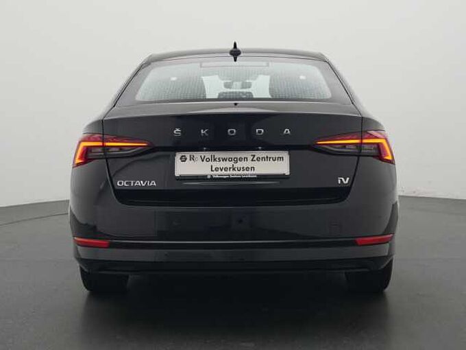 SKODA OCTAVIA TSI First Edition DSG MEMORY SHZ APP LED