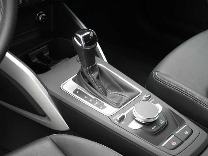Audi Q2 S line STRON NAVI AHK MATRIX KAM SHZ LEDER