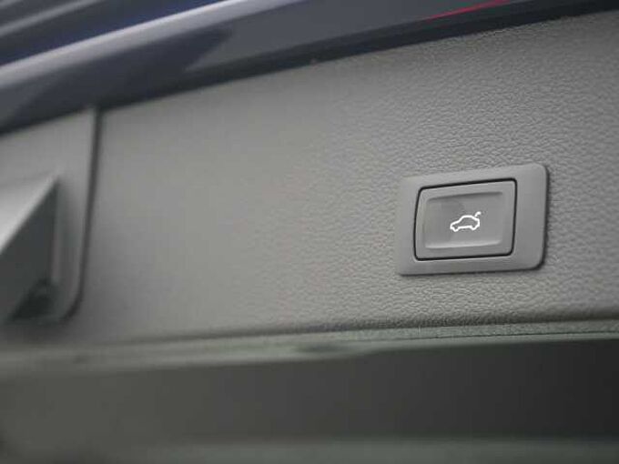 Audi Q2 S line STRON NAVI AHK MATRIX KAM SHZ LEDER