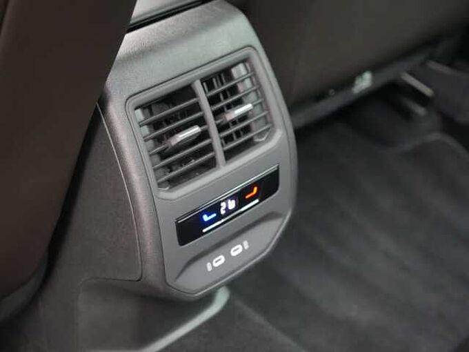 SEAT Leon TSI Xcellence DSG NAVI VIRT AHK LENKRADHZ