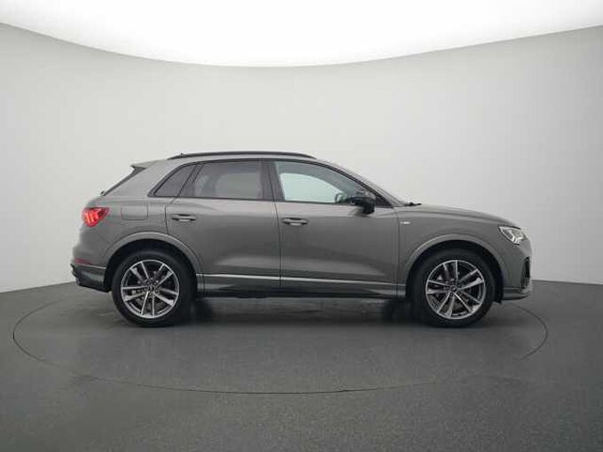 Audi Q3 S line STRON PANO NAVI VIRT ACC KAM AHK APP
