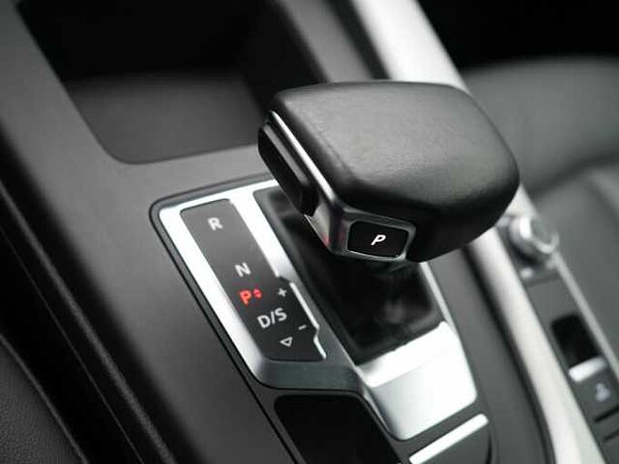 Audi A5 Cabriolet S line S-TRON CARPLAY PDC PORT NAVI