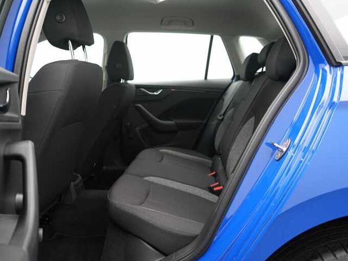 SKODA KAMIQ TSI DSG LED PDC AHK PORT NAVI