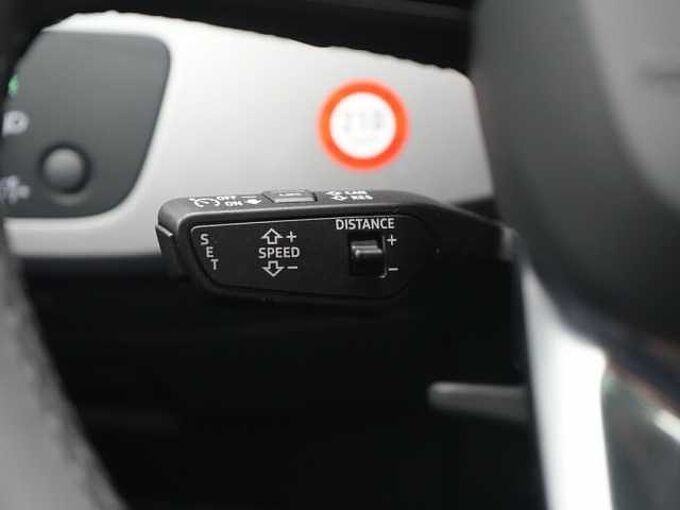 Audi A4 Avant S line ACC NAVI LEDER PANO KAM