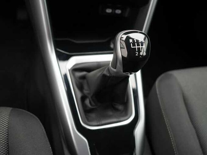 Volkswagen T-Roc Life NAVI VIRT LED CARPLAY SHZ PDC LED