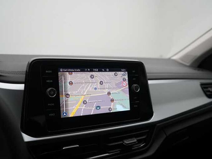 Volkswagen T-Roc Life NAVI VIRT SHZ CARPLAY PDC LED