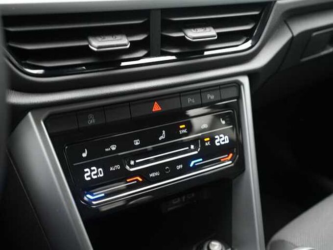 Volkswagen T-Roc Life NAVI VIRT CARPLAY SHZ PDC LED