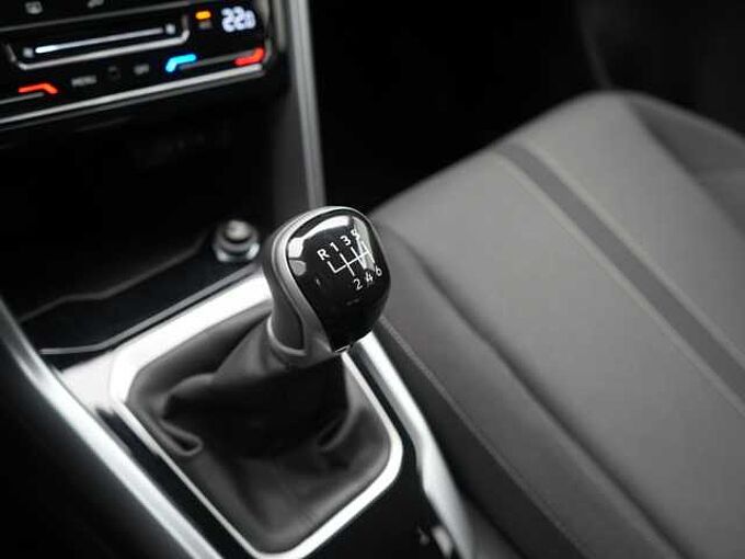 Volkswagen T-Roc Life NAVI VIRT CARPLAY SHZ PDC LED