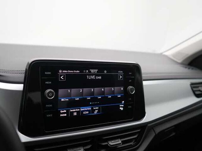 Volkswagen T-Roc Life NAVI VIRT CARPLAY SHZ PDC LED
