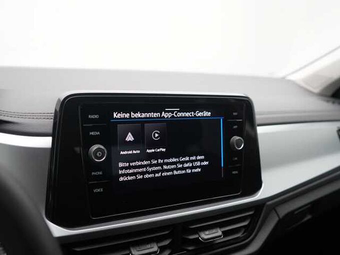 Volkswagen T-Roc Life NAVI VIRT CARPLAY SHZ PDC LED